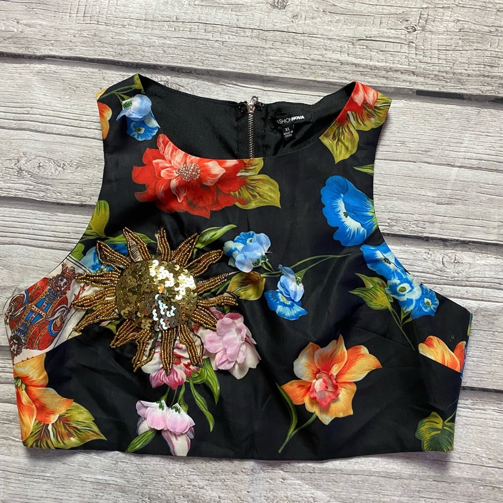 NWT Floral Crop Top Size XL